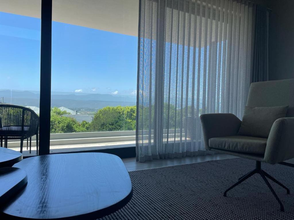 Hilltop Bayview Luxury Apartment *