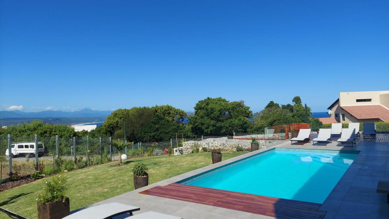 Hilltop Bayview Luxury Apartment