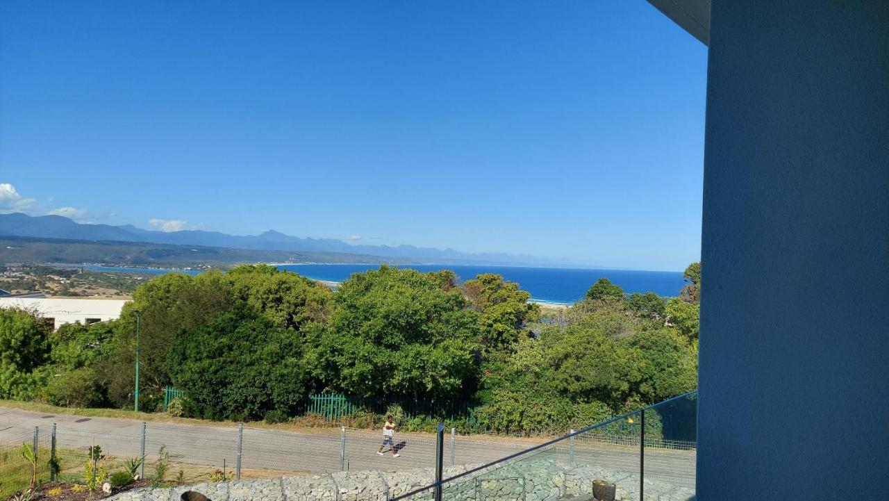 Hilltop Bayview Luxury Apartment