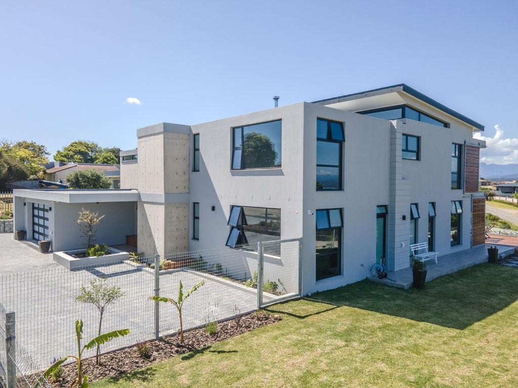 Hilltop Bayview Luxury