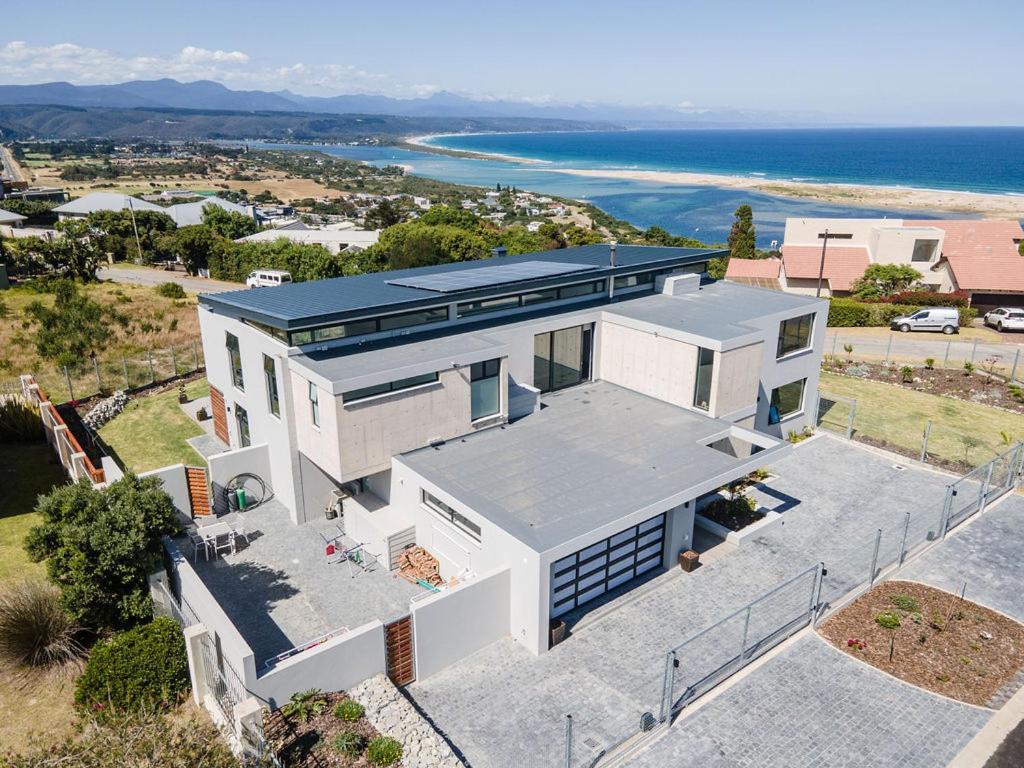 Hilltop Bayview Luxury Apartment *