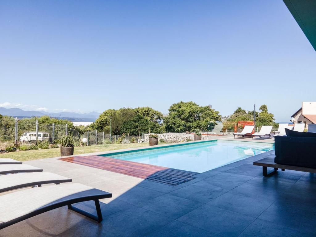 Hilltop Bayview Luxury *