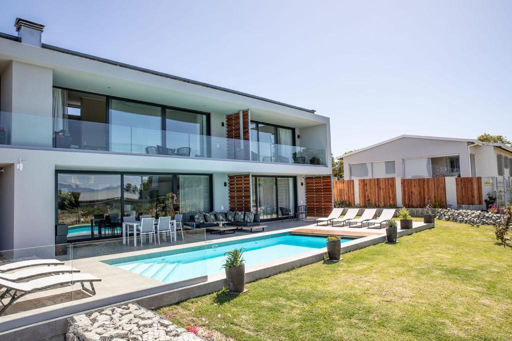 Hilltop Bayview Luxury *