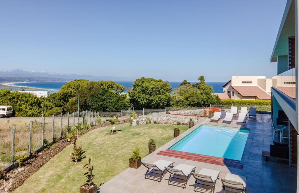 Hilltop Bayview Luxury Apartment *