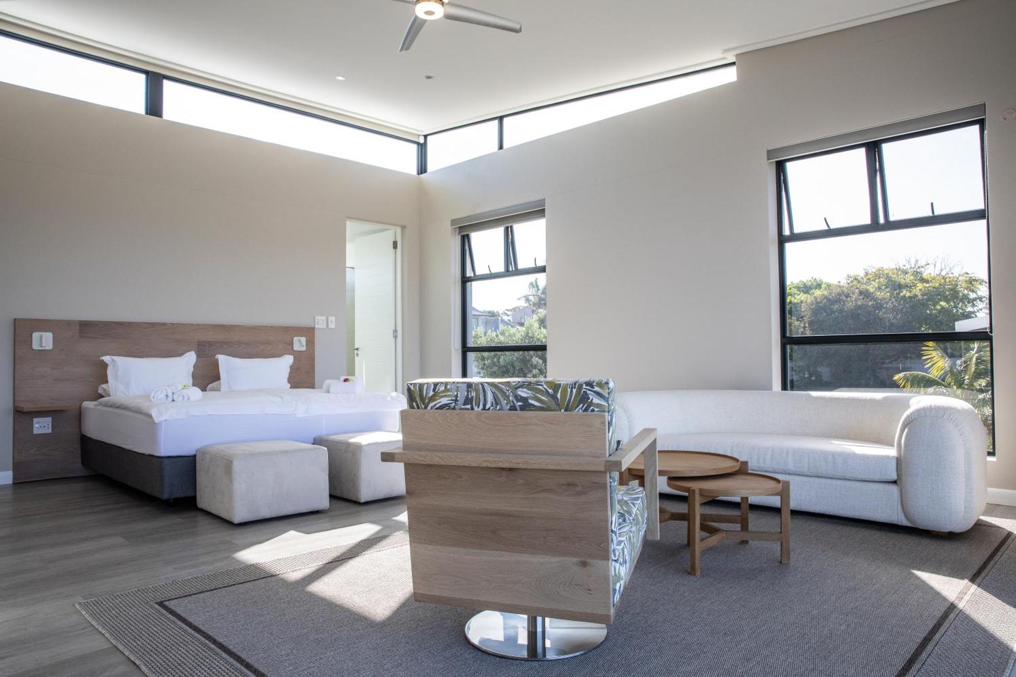 Hilltop Bayview Luxury Apartment